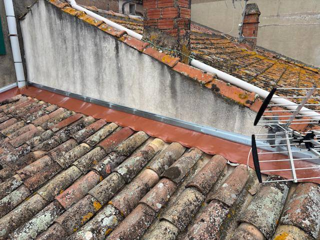 Pose d'un solin sur le toit d'une maison à Draguignan 83300 dans le Var