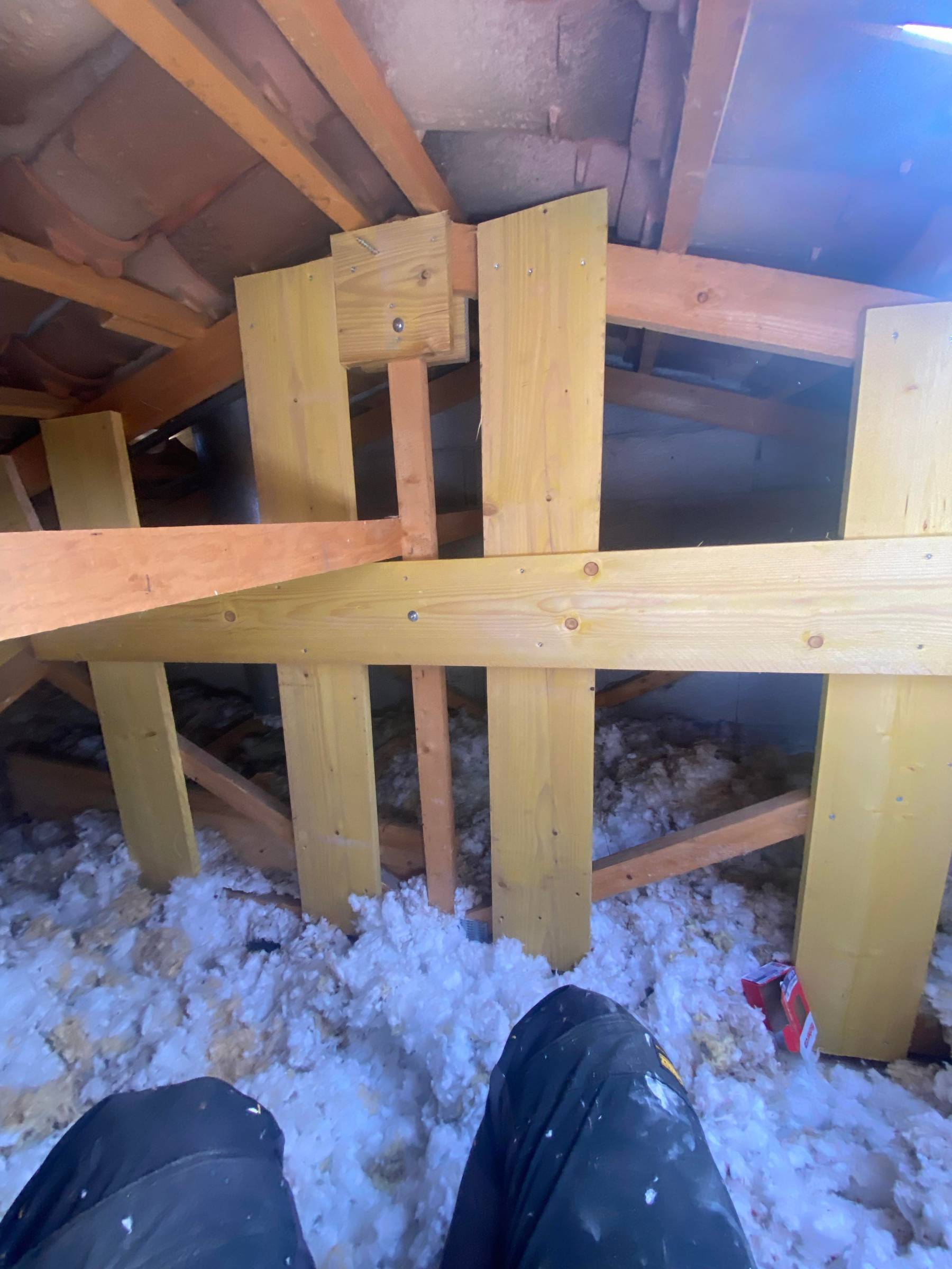 Couvreur pour renforcer la charpente à Flayosc dans le Var