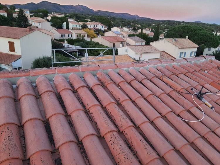 nettoyage entretien toiture avant pose panneaux solaires draguignan var