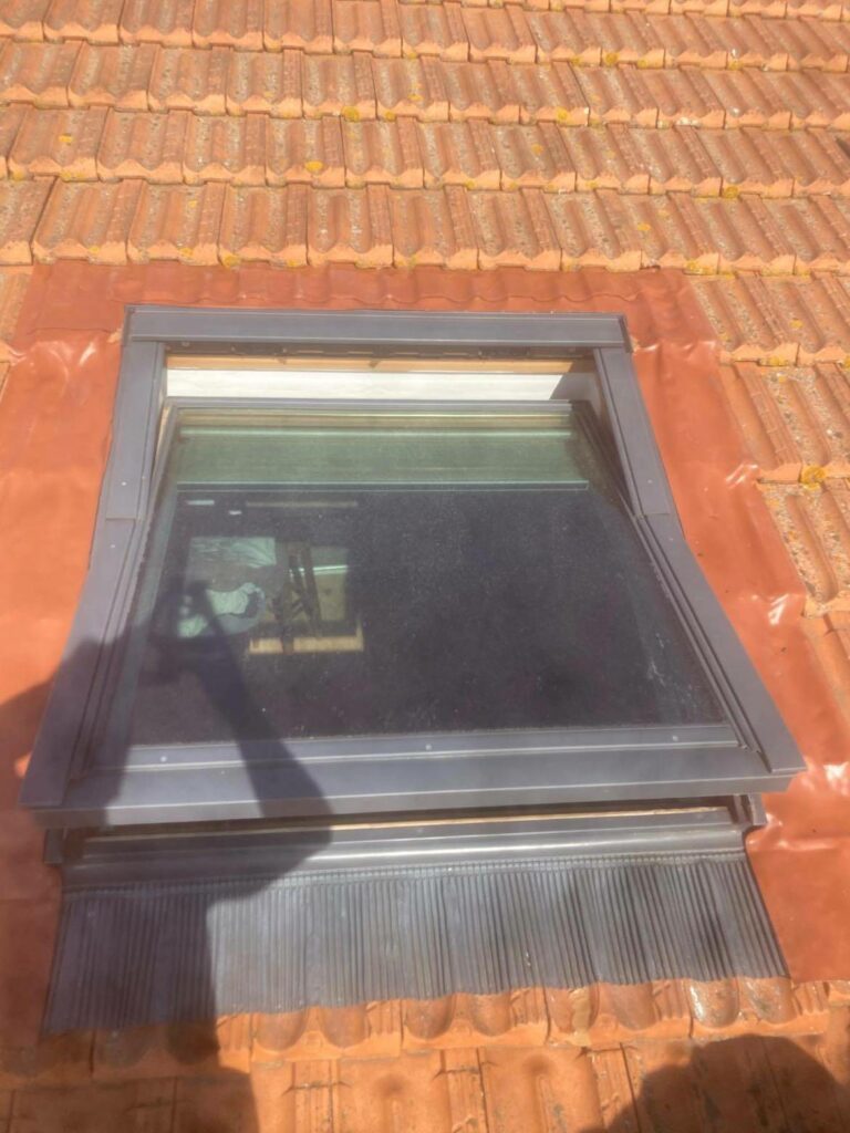 Réparation fuite d'eau et étanchéité fenêtre vélux à Draguignan Var
