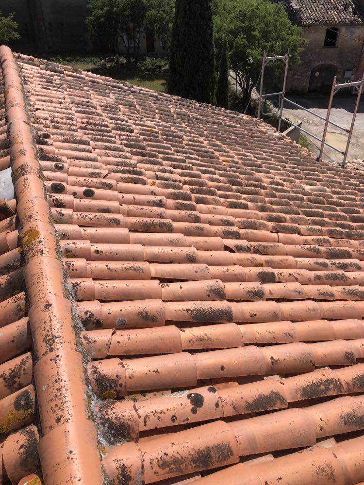 couvreur reparation tuiles casses frejus var