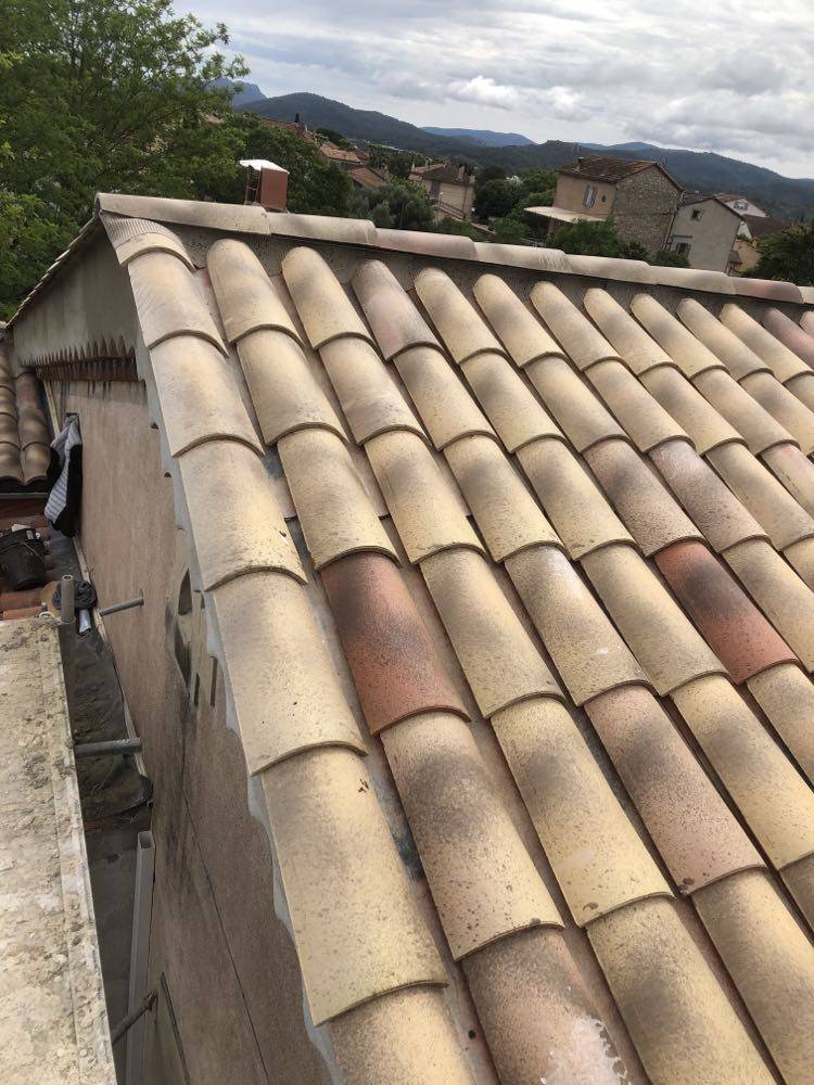 Couvreur pour remplacement charpente Var