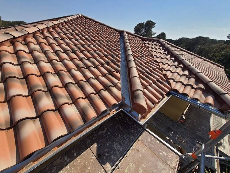 couvreur zingueur renovation toiture frejus saint raphael