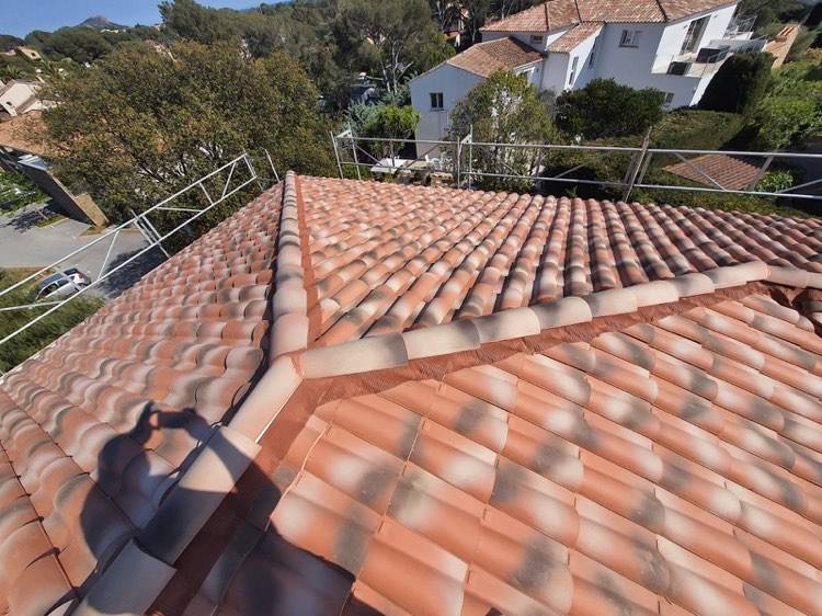 Couvreur en rénovation de toiture ancienne à Saint Raphaël dans le Var