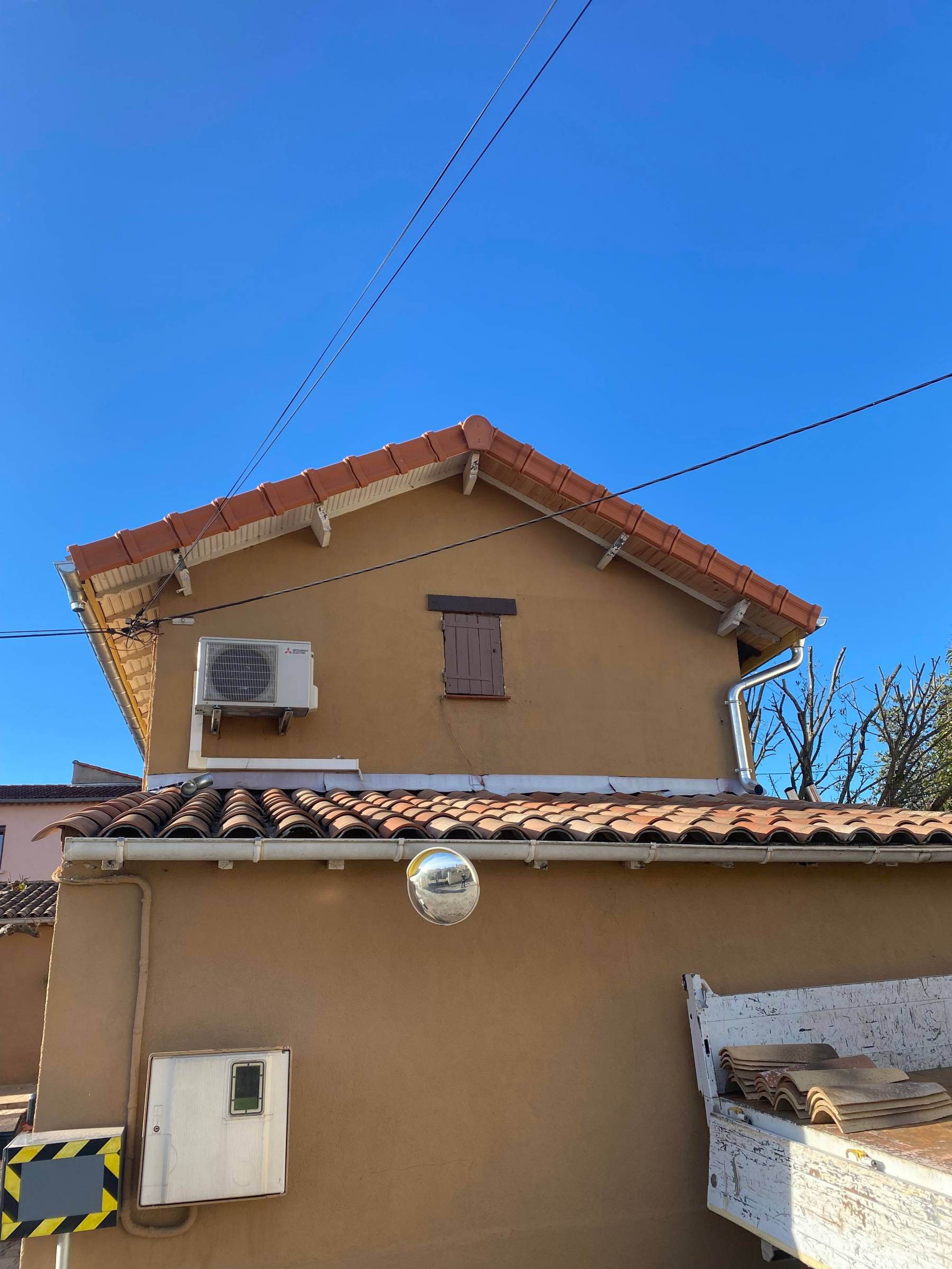 Création de vélux par artisan pas cher à Roquebrune sur Argens