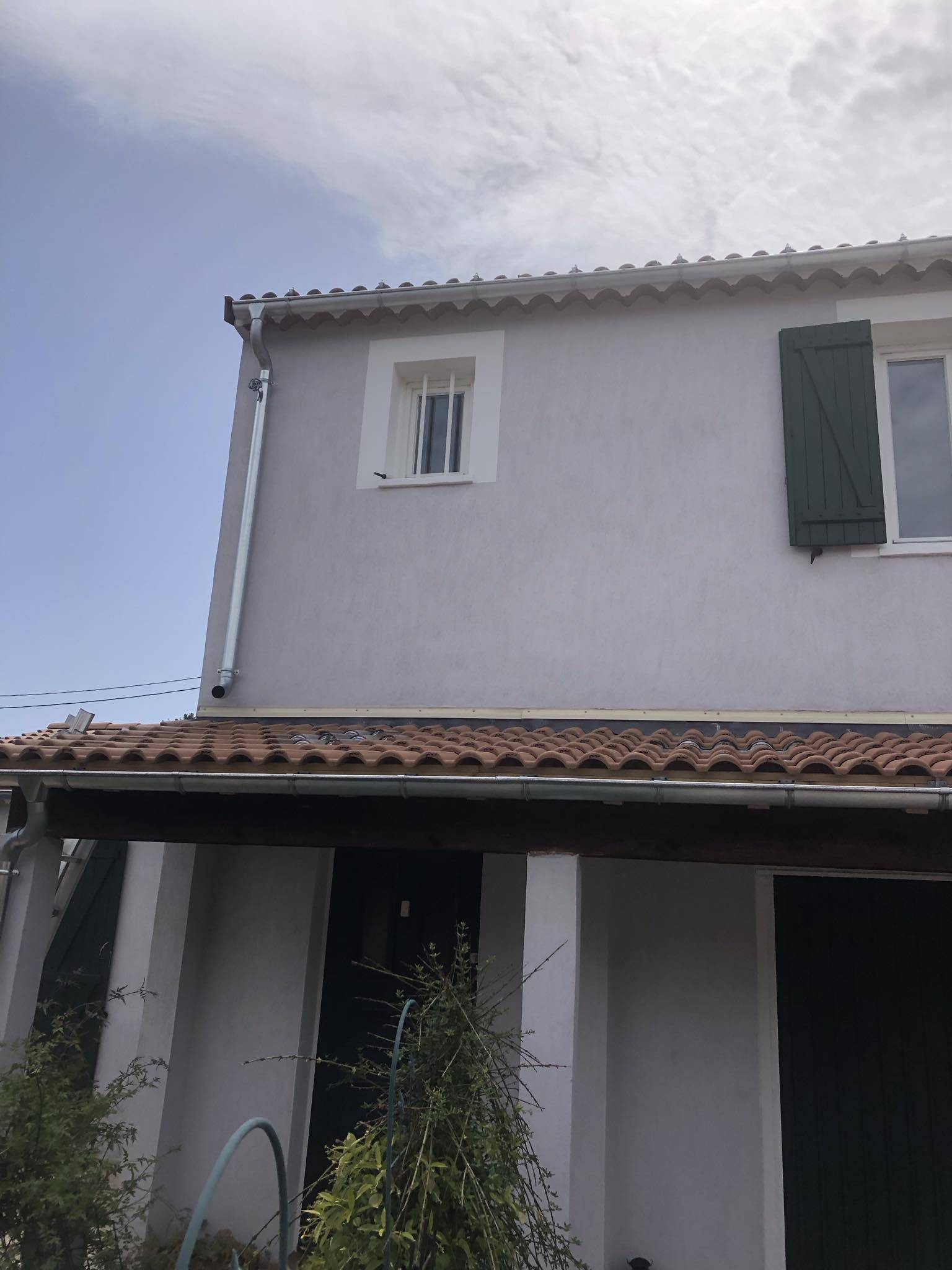 Installer gouttière en zinc pour maison à Fréjus