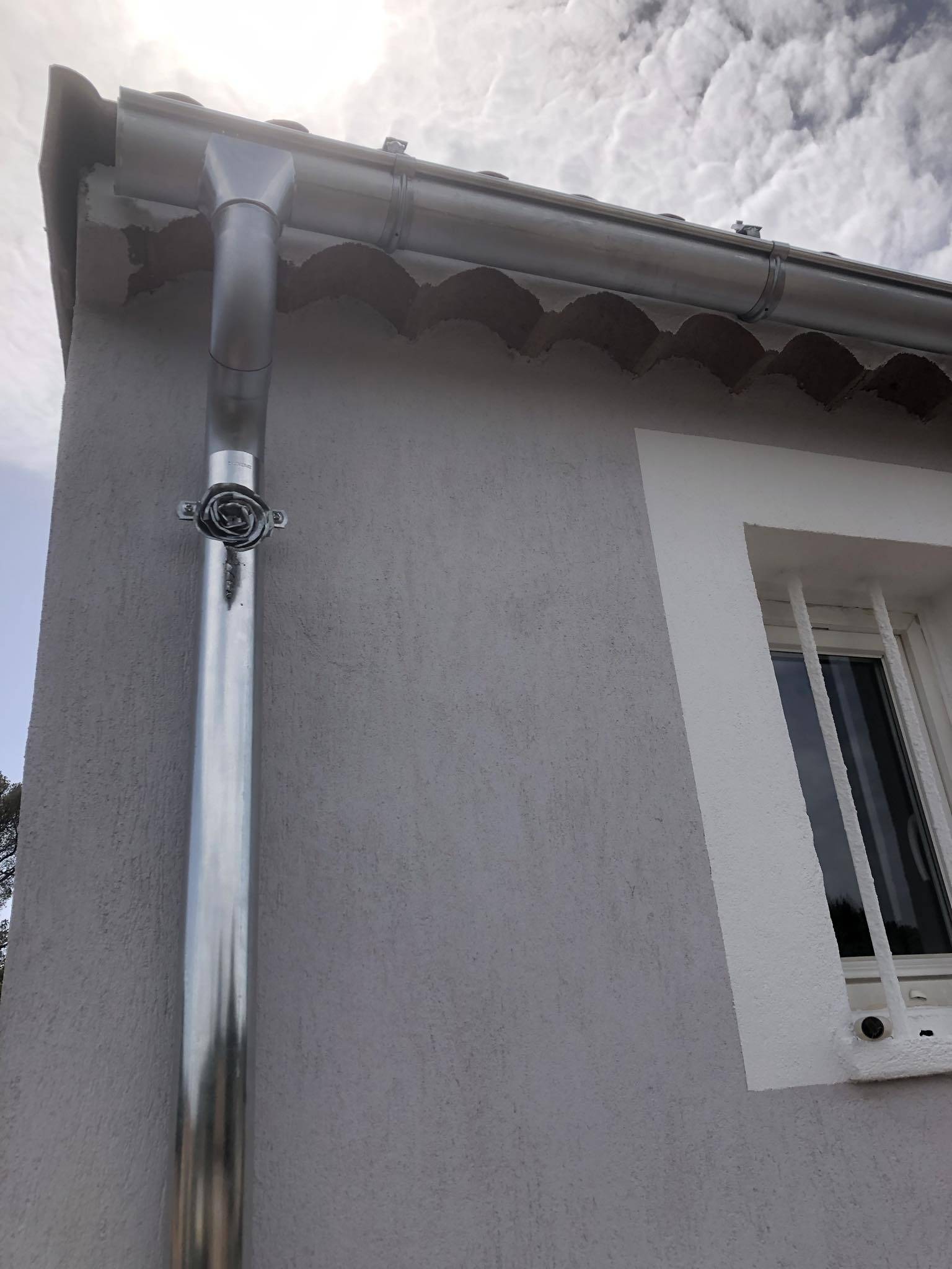 installer gouttière en zinc par artisan professionnel