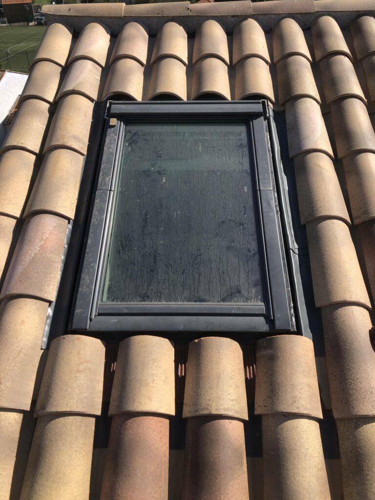 Devis pour pose de fenêtre de toit pas cher à Roquebrune sur Argens dans le Var