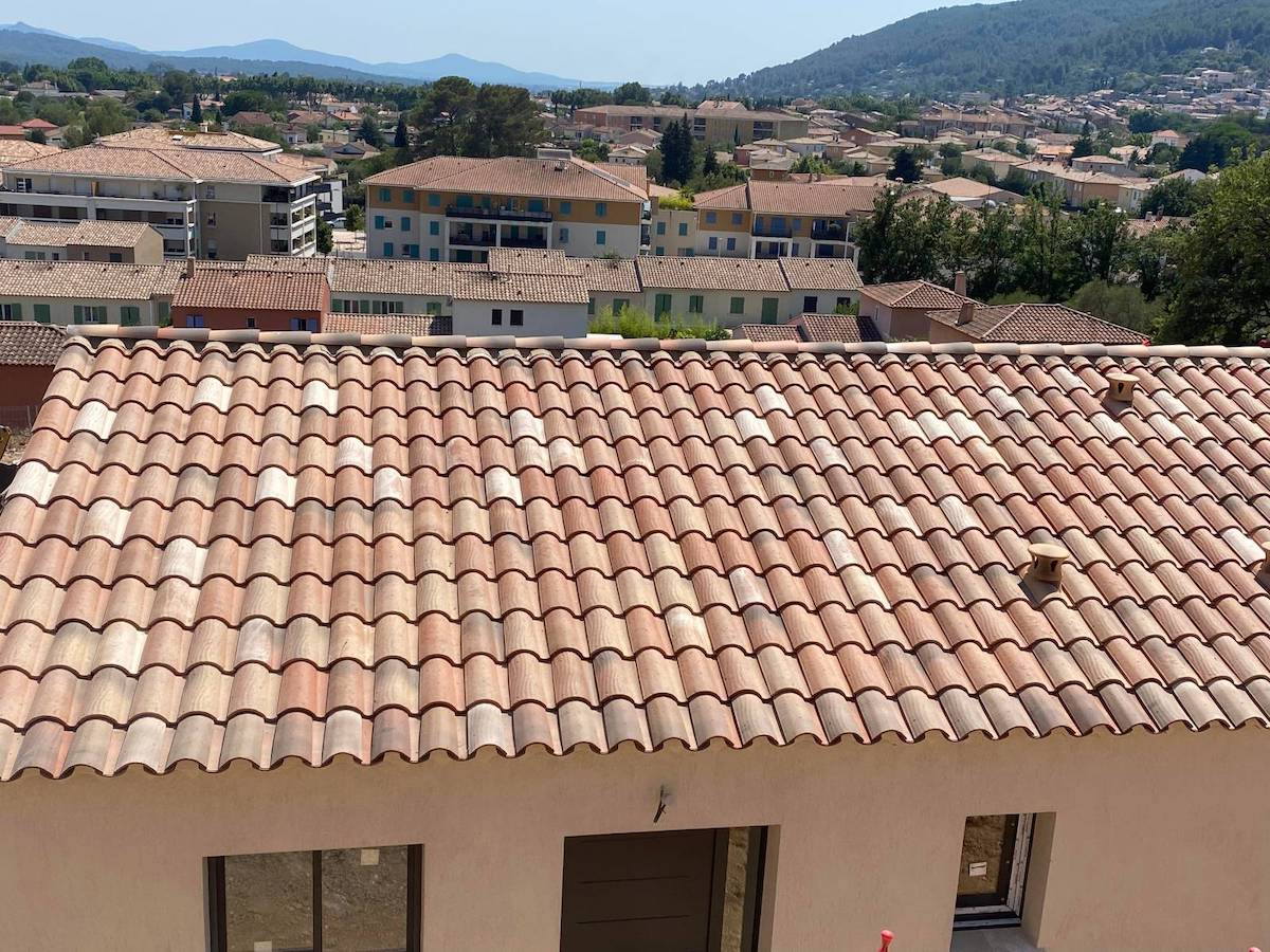construction de toiture pour maison neuve dans le Var