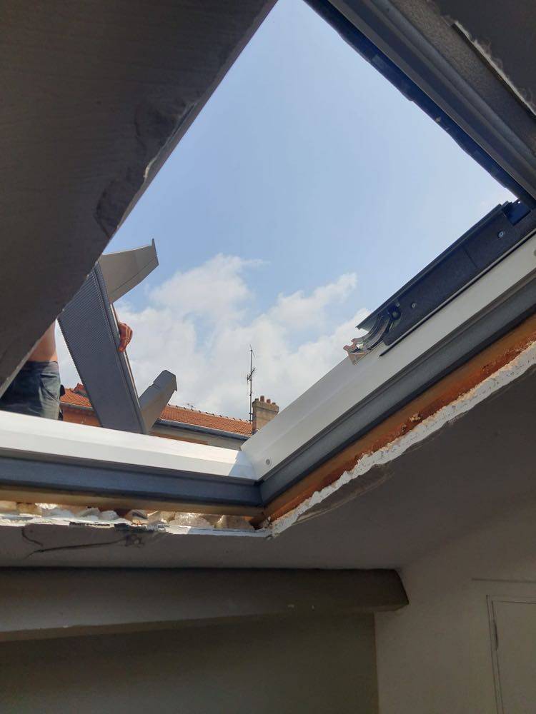 Installation fenêtre Velux pour aménager les combles à St Raphaël