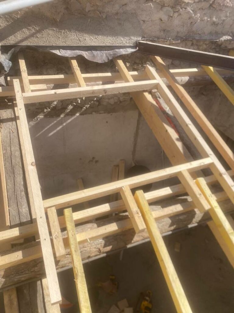 Création fenêtre de toit par un artisan professionnel